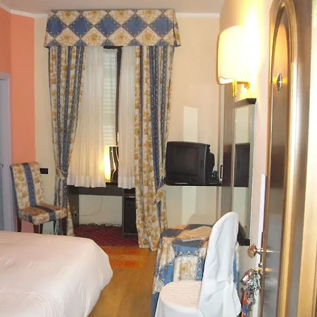 Отель Due Mondi 3*