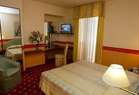 Due Mondi Hotel 3*