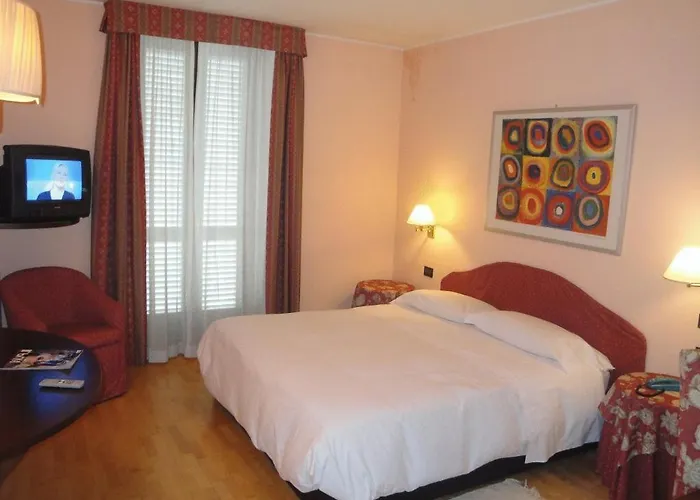 Due Mondi Hotel 3*
